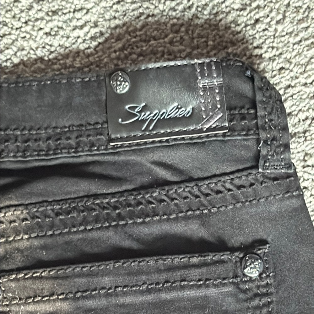 Union Bay Supplies Mila Modern Crop Black Pants. Size 10. - Picture 8 of 12